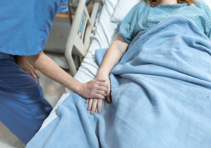 Hospice szakápoló, palliatív gondozó gyakorlati oktatás — betegágy melletti ápolási gyakorlat közelről